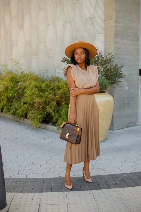 All things Neutral | www.prissysavvy.com | Bloglovin’ Tonal Outfits, Neutral Monochromatic Outfit, Earth Tone Clothes, Neutral Tone Outfits, Neutral Color Outfits, Ootd Chic, Black Women Dress, Color Outfits, Monochromatic Outfit