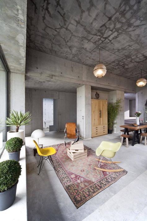 Concrete Houses Interior, Dream Family Home, Brutalist Concrete, Grand Designs Houses, Nuclear Bunker, Bunker Home, Architecture Concrete, Grey Stuff, Concrete Houses