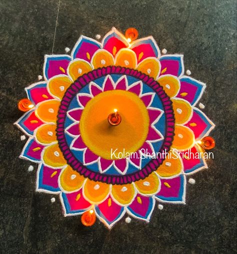 Diwali Rangoli Mandala, Simple Color Rangoli, Simple And Cute Rangoli Designs, Pretty Rangoli Designs For Diwali, Big Beautiful Rangoli Designs, Mandala Art Flower Design, Rangoli Easy For Diwali, Diwali Rongali Design Simple, Easy Mandala Rangoli Designs Diwali