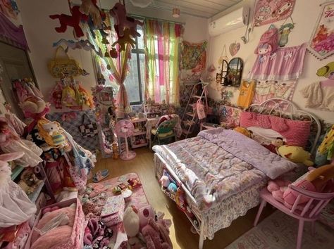 Oddly Shaped Bedroom, Weirdcore Bedroom, Cluttercore Bedroom, Smelling Good, Your Trash, Food Scraps, Ideas Hogar, Cute Bedroom Decor, Cute Room Ideas