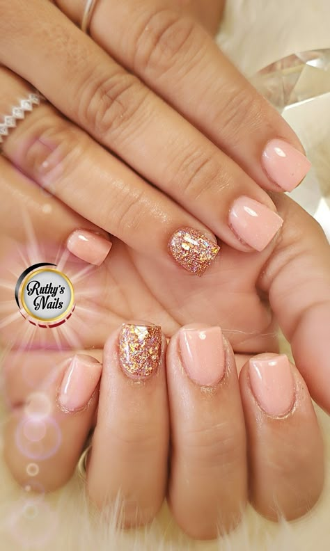 Nail Gel Overlay Ideas, Pink And Gold Dip Nails, Dip Nail Ideas Square, Nude Short Nails Ideas, Short Dip Powder Nails With Design, Short Nail White, Nail Autumn 2022, Holiday Toes, Nail Design Autumn