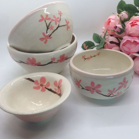 Ramen Bowl Pottery Painting, Ceramic Bowl Designs Paint, Japanese Style Pottery, Cherry Blossom Pottery Painting, Paint A Pot Ideas Bowl, Aesthetic Bowls Ceramic, Easy Ceramic Bowl Painting Ideas, Pottery Painting Ideas Aesthetic Bowl, Cute Bowl Designs