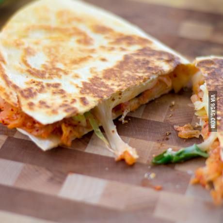 Kimchi quesadilla, fusion food success! Mexican Fusion Food, Kimchi Quesadilla, Gochujang Mayo, Mexican Fusion, Spicy Mayo, Fusion Food, Quick Lunches, Quesadillas, Vegetarian Cheese