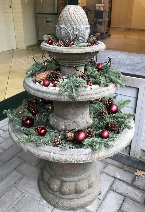 Fountain Christmas Decorations, Christmas Fountain Decorations, Christmas Fountain, Fountain Decor, Christmas Soup, Courtyard Ideas, February Holidays, Outside Decorations, Diy Outdoor Decor