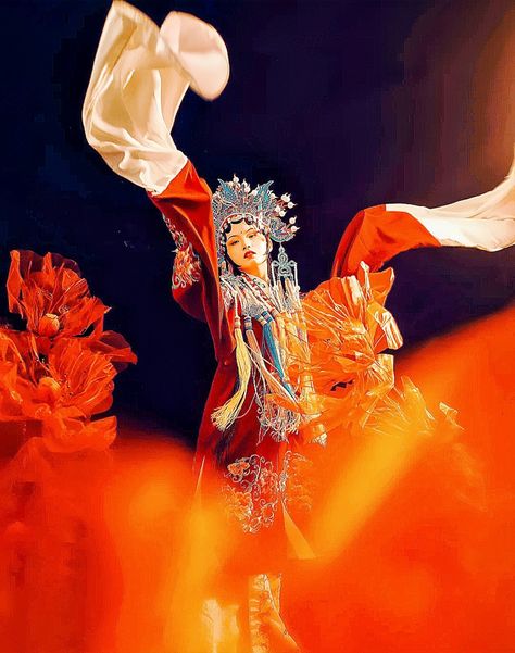 Chinese Opera Aesthetic, Chinese Opera Illustration, Chinese Opera Costume, Kunqu Opera, Chinese Peking Opera, Molang Wallpaper, Fallen Angels 1995, Beijing Opera, Peking Opera