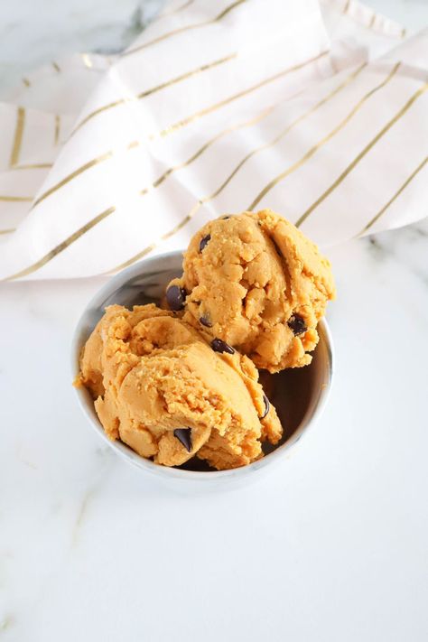 Healthy Edible Pumpkin Cookie Dough (Vegan, Gluten Free) Edible Cookie Dough Recipe For One, Pumpkin Spice Cookie Dough, Pumpkin Cookie Dough, Paleo Cookie Dough, Pumpkin Cookies Healthy, Cookie Dough To Eat, Edible Cookie Dough Recipe, Low Calorie Vegan, Dairy Free Pumpkin