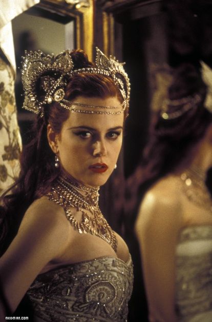 I couldn't believe that Nicole wore a wig the whole time! Although...I can't stop watching this movie again and again Moulin Rouge Headpiece, Moulin Rouge Halloween, Nicole Kidman Moulin Rouge, Satine Moulin Rouge, Moulin Rouge Movie, Moulin Rouge Costumes, Baz Luhrmann, Aaron Tveit, Robert Mapplethorpe