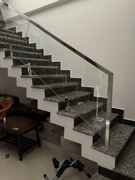 Ss Glass Railing Design, Glass Handrails For Stairs, Metal Staircase Design, Balcony Glass Railing Design, Stairs Railing Design, Staircase Glass Design, Glass Railing Design, Modern Steel Gate Design, Glass Staircase Railing