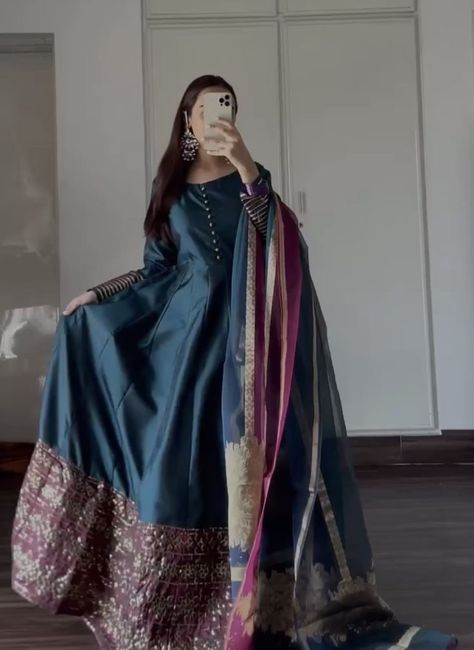 Dananeer Mobeen Outfits, Simple Dress Casual, Desi Dress, Long Frock Designs, Eid Dress, Desi Fits, Desi Outfits, Frock Dress, Pakistani Fashion Casual