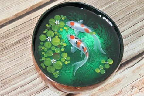 Layer Painting, Goldfish Aquarium, Coconut Husk, Circle Canvas, Color Me Mine, Painting Reference, Carpe Koi, Chalk Drawings, Epoxy Resin Crafts