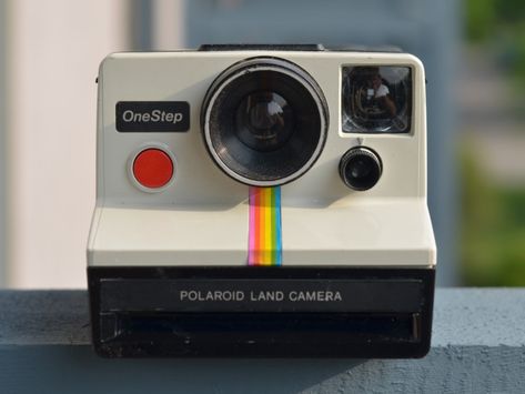 Polaroid Original, Instant Photo Camera, Polaroid Land Camera, Camera Polaroid, Polaroid One Step, Dslr Photography Tips, Wireless Home Security Systems, Instant Film Camera, Polaroid Camera