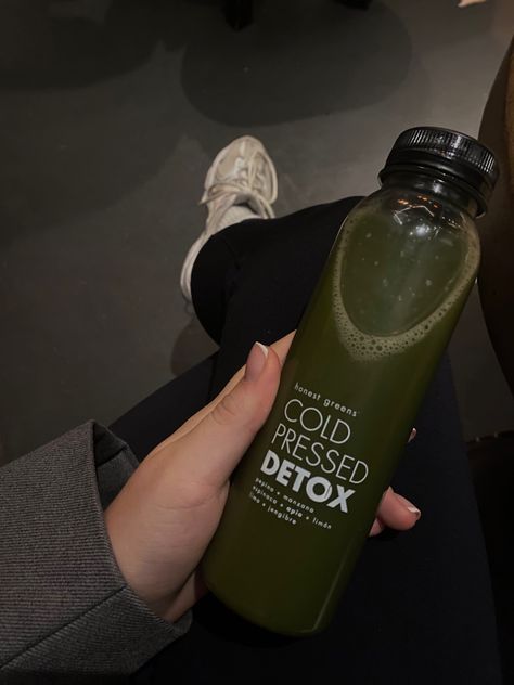 #smoothie #detox #detoxdrink #health #healthyfood #healthylifestyle #healthy #thatgirl #woman #aesthetic Detox Aesthetic, Healthy Alcohol, Cycle Syncing, Woman Aesthetic, Smoothie Detox, Body Cleanse, Juice Cleanse, Detox Water, Detox Juice