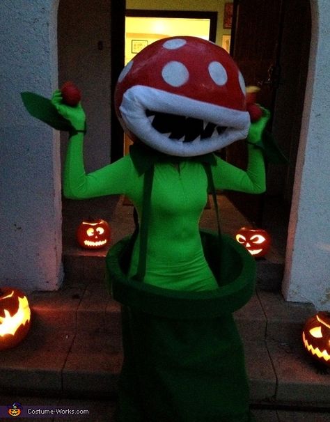 Mario Bros Piranha Plant - 2012 Halloween Costume Contest Piranha Plant Costume, Plant Costume, Zombie Couple Costume, Mario Halloween, Mario Cosplay, Mario Costume, Piranha Plant, Character Costume, Homemade Costume