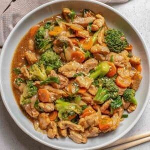 Easy Chop Suey Recipe - To Simply Inspire Easy Chop Suey, Maple Soy Salmon, Pork Chop Suey, Chop Suey Recipe, To Simply Inspire, Easy Beef And Broccoli, Stuffing Casserole, Rice Dinner, One Skillet