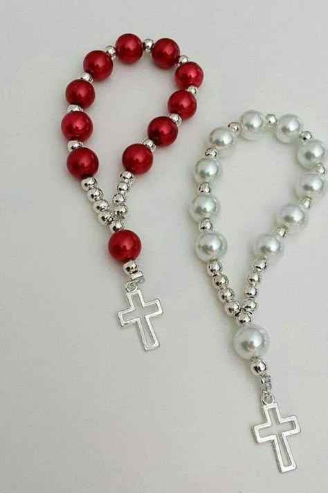 Diy Easter Jewelry, Rosary Jewelry, Diy Jewelry Rings, Easter Jewelry, Beaded Necklace Diy, Handmade Jewelry Tutorials, Beaded Cross, Homemade Jewelry, Handmade Wire Jewelry