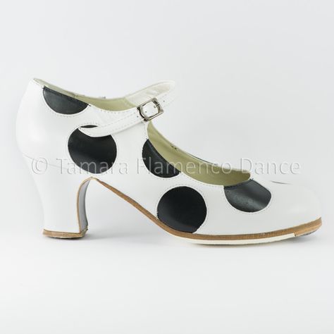 Zapato profesional de flamenco  Modelo Lunares en blanco con lunares negros Begoña Cervera Flamenco Shoes, Heels