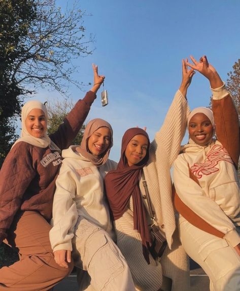 #hijab Hijabi Fits, Hijabi Fashion Casual, Hijabi Aesthetic, Muslimah Aesthetic, Muslim Outfits, Cute Friend Photos, Bestie Goals, Hijab Fashion Inspiration, Hijabi Girl