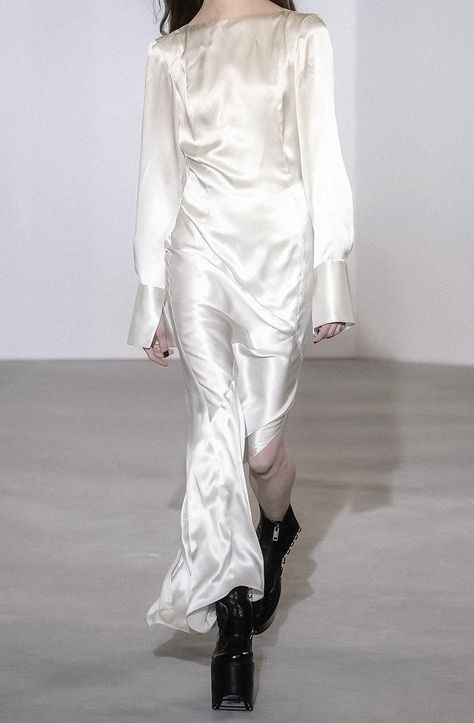 Olivier Theyskens, White Aesthetics, Fashion Inspiration Design, Fall Fashion Outfits, Fall 2018, Taxidermy, Work Outfits, Work Outfit, Pure Effervescent Enrichment