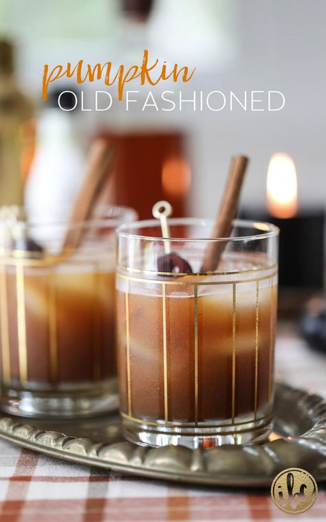 Pumpkin Old Fashioned Fall Cocktail Recipe #pumpkin #oldfashioned #cocktail #fall #recipe Pumpkin Old Fashioned, Cocktails Vodka, Cocktail Pink, Cocktail Decoration, Fall Cocktails Recipes, Recipe Pumpkin, Fall Cocktail, Seasonal Cocktail, Beverage Recipes