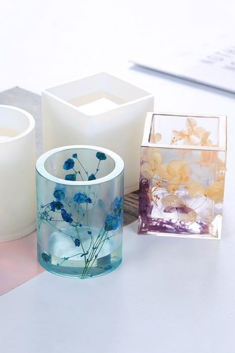 GoldMissCo on Etsy - Pressed Flower Resin Vases Resin Cute Ideas, Epoxy Resin Vases, Resin Flower Mold, Home Decor Resin, Flower Resin Ideas, Resin Wedding Decor, Epoxy Vase, Resin Epoxi, Resin Design Ideas