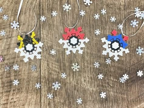 Christmas Decor For Tree, Perler Bead Ornaments, Video Game Christmas, Pixel Pokemon, Christmas Perler Beads, Hama Mini, Pokemon Bead, Bead Ornaments, Perler Creations