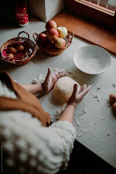 Sourdough Buns, Baking Photography, Farmers Market Recipes, Cooking Photography, Baking Videos, Cookie Videos, Storytelling Photography, Food Photography Inspiration, Bakery Bread