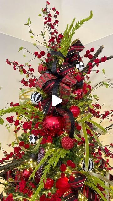 Jasmine Coleman on Instagram: "I can’t believe no one is talking about this?!  By THIS I mean the use of everyday florals in your holiday design! This tree is filled with florals that did not come from the holiday aisle. In this look I went for a fresh natural feel but you can do anything! I took this one a step further by using a beautiful moss or lime green.   Tips for using everyday florals:   • pick colors that work with the design. • consider mixing in with holiday florals. • choose colors of florals that occur naturally in nature.  How will you incorporate this into your holiday decor this season!  #exclusivedesign #luxuryholidaydecor #holidaydecorating #christmasinspiration #christmasinjuly #traditionalchristmas #redandlimegreenchristmas #plaidchristmas #janiseandco" Jewel Tone Christmas Tree Color Schemes, Red Gold Green Christmas Tree, Classic Christmas Tree Ideas, White Tree Red And Green Ornaments, Red Lime Green And Black Christmas Tree, Red White And Green Tree Ornaments, Christmas Tree With Lime Green Ornaments, Red And Lime Green Christmas Decor, Red And Green Christmas Tree