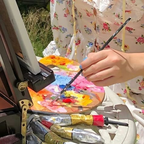 Angel Attire, Paint Apron, Art Student Aesthetic, March Sisters, Artsy Aesthetic, Childhood Dreams, Canvas Paint, Happy Pictures, Artist Aesthetic