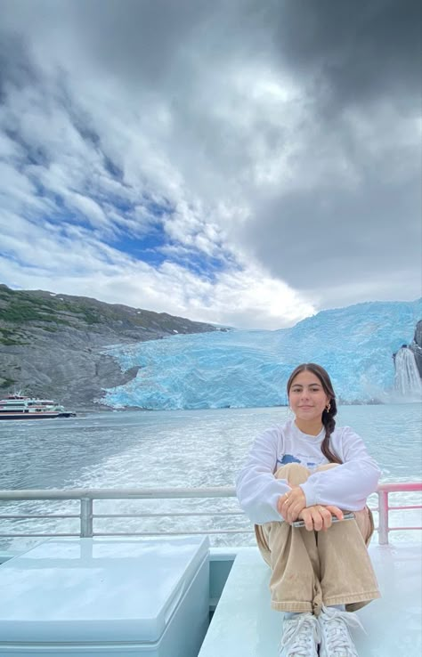 Alaska pic inspo #alaskatravel #whittier #glaciers Canada Hiking Outfit, Alaskan Cruise Photos, Alaska Cruise Photo Ideas, Alaska Cruise Picture Ideas, Alaskan Cruise Pictures, Alaska Cruise Pictures, Alaska Pictures Ideas, Alaska Instagram Pics, Alaska Photo Ideas