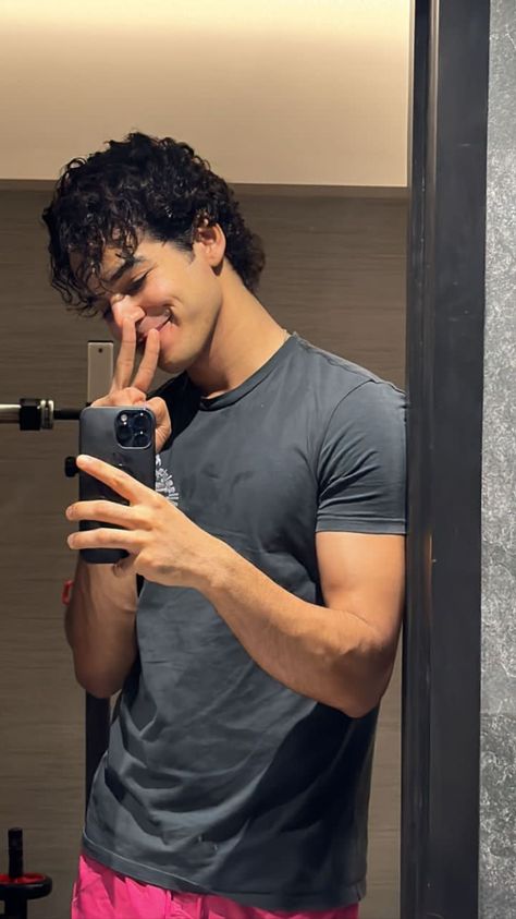 Ishaan Khattar, Ishaan Khatter, The Bro Code, Teen Celebrities, Men Hairstyles, Afraid Of The Dark, Curly Hair Men, Naturally Curly, Wavy Hair