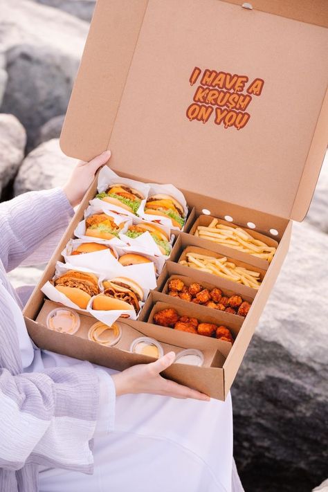 Burger Packaging, Burger Box, Food Business Ideas, Food Box Packaging, Food Stand, Decorações Com Comidas, Uk Design, Catering Ideas Food, Mini Burgers