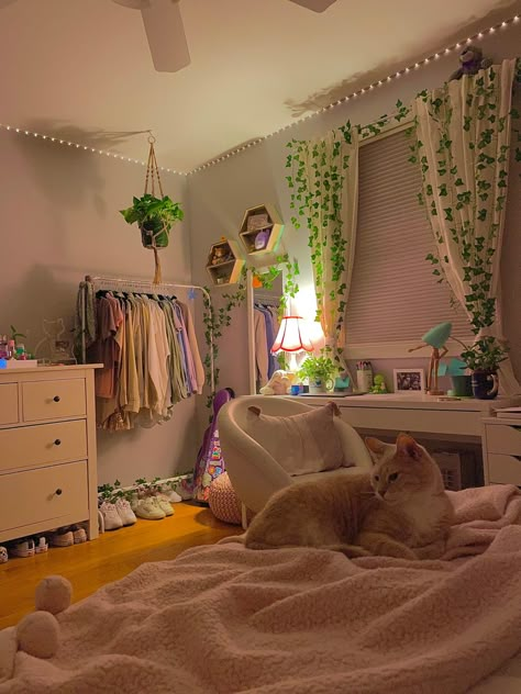 Dream Bedroom Pink Aesthetic, Danish Pink Room, Aesthetic Shoe Storage Ideas, Room Ideas Bedroom Pastel, Soft Indie Room Aesthetic, Pastel Grunge Room, Cat In Bedroom Aesthetic, Bedroom Inspo Danish Pastel, Pastel Kidcore Room