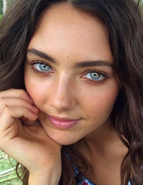 Sectoral Heterochromia #sectoral #heterochromia #eyes #people #beautiful #girl Hetrochormia Eyes Girl, Central Heterochromia Eyes, Partial Heterochromia, Sectoral Heterochromia, Central Heterochromia, African Face Paint, Adrina Lima, Pretty Eyes Color, Heterochromia Eyes