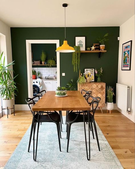 dark green accent wall 1 French Kitchen Interior, Dining Room Interior Design, Green Bedroom Design, Dining Room Accent Wall, Green Kitchen Decor, Green Living Room Decor, Dining Room Interior, Oak Dining Room, Green Accent Walls