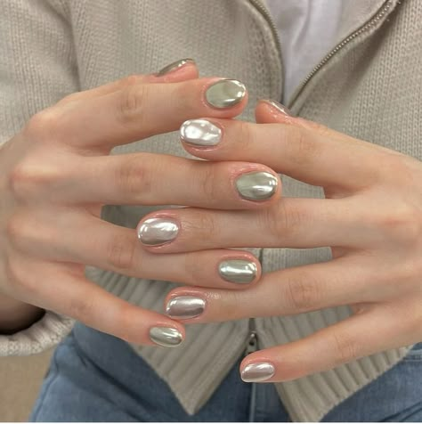 Extra Short Gel Nails, Summer Nails Short Nails, Summer Nails Short, Tato Minimal, Nails Silver, Hello Nails, Minimal Nails, Nail Jewelry, Silver Nails