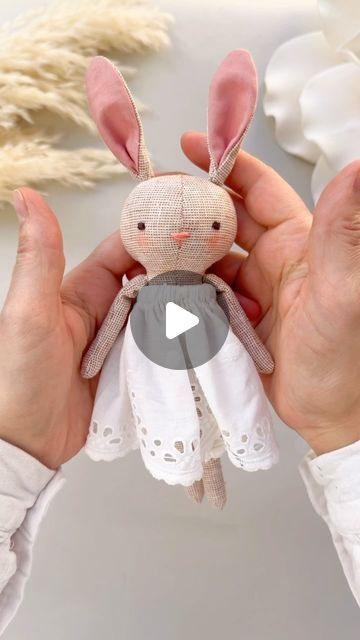 Heirloom Doll Pattern Free, Fabric Animals Patterns Free Sewing, Fabric Bunny Pattern Free, Rabbit Sewing Pattern Free, Bunny Doll Pattern Free Sewing, Diy Toys Sewing, Fabric Toys Diy, Doll Patterns Free Sewing, Fabric Carrots