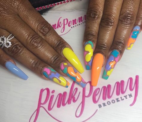 Pink Penny Bk on Instagram: “A Spring Groove is what we need! #pinkpennybkelite XXL acrylic fullset, 3 design pairs, freestyle groovy art!” Chick Nail Art, Groovy Nail Art, Tattoos And Nails, Groovy Chick, Groovy Art, We Need, Penny, Nail Art, Tattoos