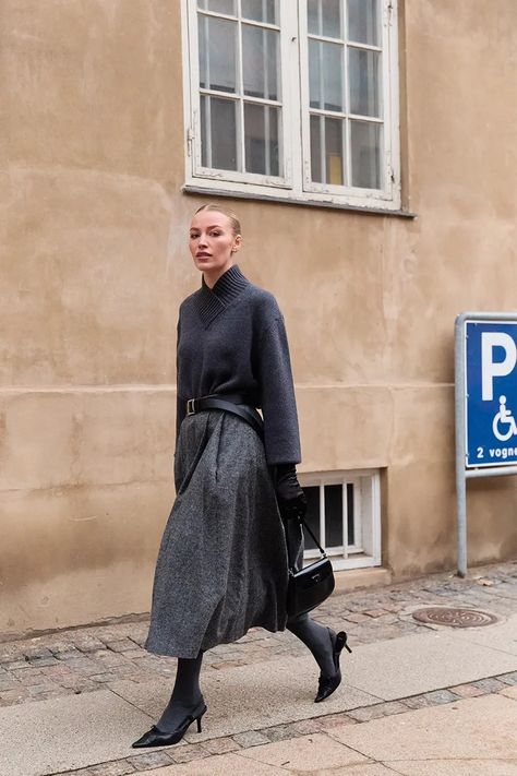 Copenhagen Style Men, Copenhagen Street Style Winter, Copenhagen Fashion Week Street Style, Street Style Fall Winter, Copenhagen Street Style, Outerwear Trends, Copenhagen Fashion, Monochrome Outfit, Copenhagen Style