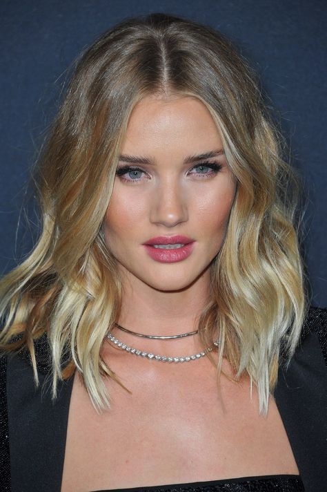 Celebrity Lob Haircut, Hot Haircuts, Fall Hair Cuts, Summer Haircuts, Rosie Huntington, Hair Styles 2017, Easy Summer Hairstyles, Huntington Whiteley, Hairstyles Haircuts