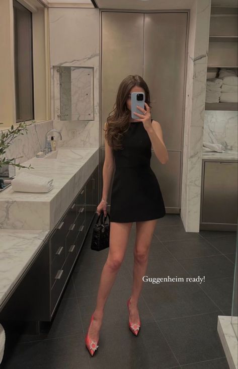 Casual Conservative Outfits, Lbd Outfit Casual, Mini Black Dress Outfit Classy, Date Night Looks Classy, Ball Outfit Women, Elegant Club Outfits, Skirt Outfits Elegant, Lbd Outfit Classy, Lux Outfits