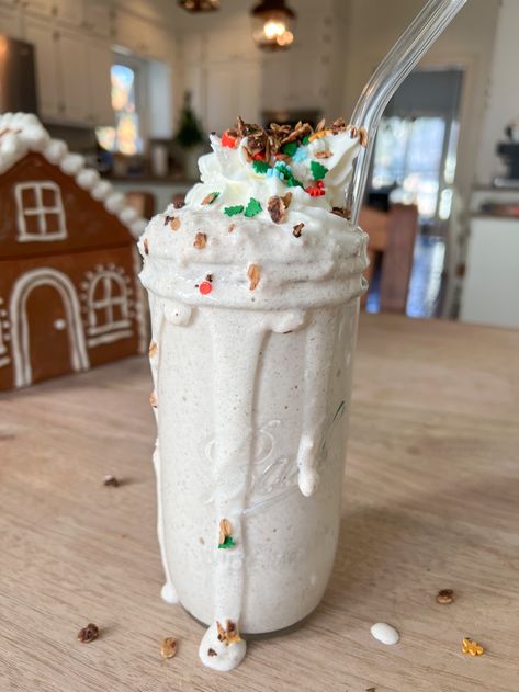 Gingerbread Cheesecake Smoothie — The Peachie Spoon | Blood Sugar Balancing Recipes & Hormone Specialist Peachie Spoon, Christmas Smoothies, Healthy Christmas Treats, Gingerbread Cheesecake, Cheesecake Smoothie, Tea Smoothie, Weight Watchers Meal Plans, Coconut Protein, Macros Diet