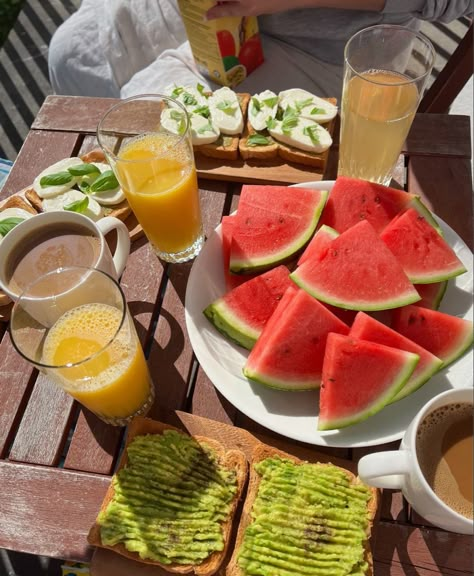 Watermelon Breakfast Ideas, Summer Cooking Aesthetic, Summer Breakfast Aesthetic, Summer Baking Aesthetic, Breakfast Ideas Summer, Outside Breakfast, Summer Breakfast Ideas, Sagittarius Rising, Brunch Aesthetic