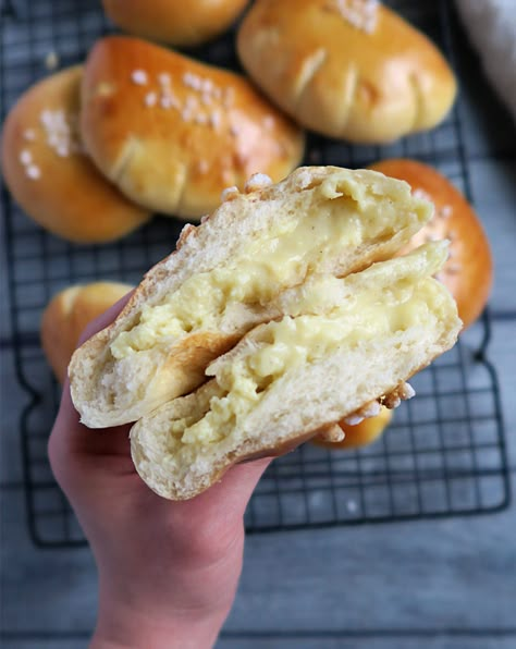 Cream Pan, Custard Bread, Asian Bakery, Custard Buns, Coconut Dessert, Baked Custard, Baking Buns, Sweet Buns, Bread Roll