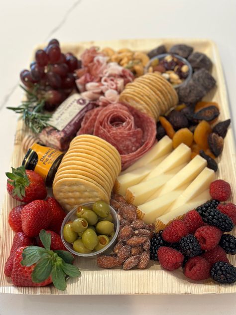 This is the perfect board to bring to your next birthday party. Bring Your Own Board Party, Bring Your Own Board, Board Party, Charcuterie Inspiration, Party Food Platters, Charcuterie Recipes, 19th Birthday, Superbowl Party, Food Platters