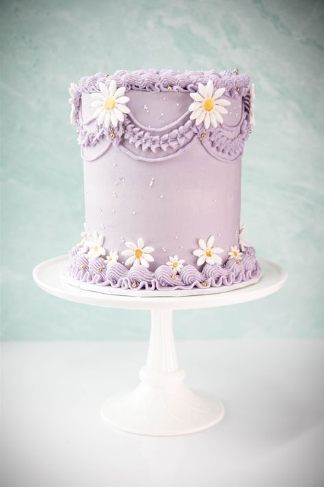 Purple Daisy Cake, Cake Daisy, Lambeth Cake, Daisy Cake, Coachella 2023, Purple Cake, Pretty In Purple, Cake With Fondant, Daisy Cakes