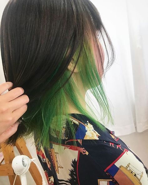 Underneath Dyed Hair, Green Hair Streaks, Under Hair Dye, Underdye Hair, Under Hair Color, Hair Dyed Underneath, Hidden Hair Color, Underlights Hair, Hair Color Underneath