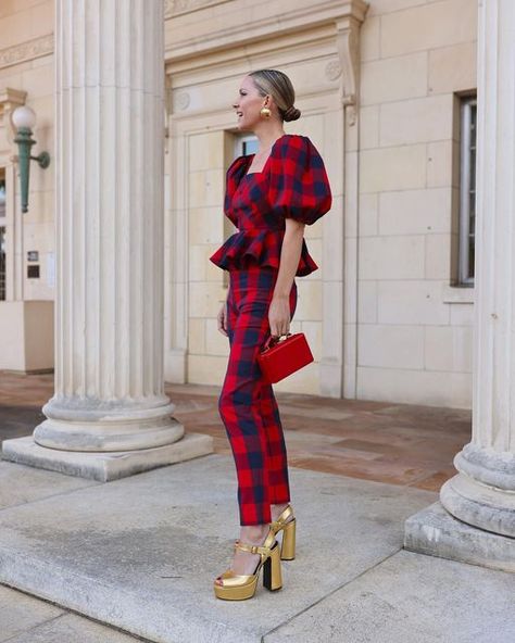 Hunter Bell on Instagram: "Spotted in Hunter Bell Holiday ❤️ Muse @blaireadiebee wears the Conway Top + Carson Pant for an effortlessly chic look." Navidad Outfit, Hunter Bell, Chic Look, Winter Days, Virtual Closet, Fashion Plates, Outfits Casuales, Holiday Outfits, Perfect Outfit