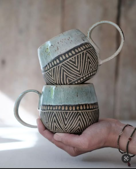 Mug Shapes Pottery, Ceramic Art Inspiration, Pottery Designs Ideas, Cool Pottery, Ceramics Pottery Mugs, Pottery Patterns, Pottery Lessons, Cerámica Ideas, Beginner Pottery