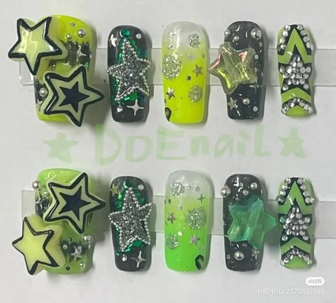 Glam Goth Nails, 2000s Nails, Junk Nails, Punk Nails, Pretty Gel Nails, Really Cute Nails, Bling Acrylic Nails, Kawaii Nails, Star Nails