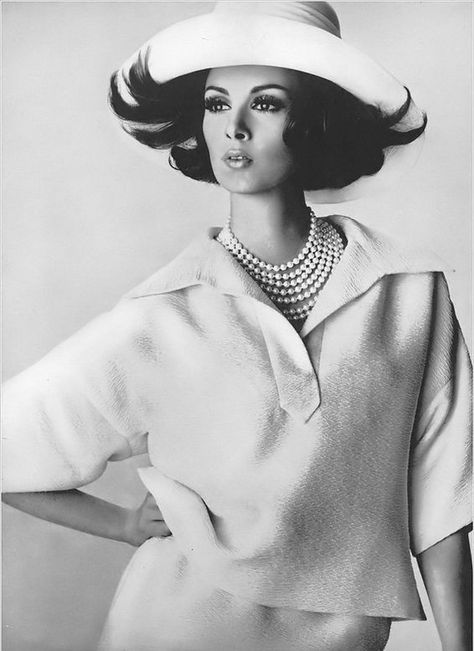 Ina Balke, 1969 Fashion, Irving Penn, 1950 Fashion, Silk Coat, Fashion 1960s, Beige Silk, Wilhelmina Models, Vintage Fashion Photography